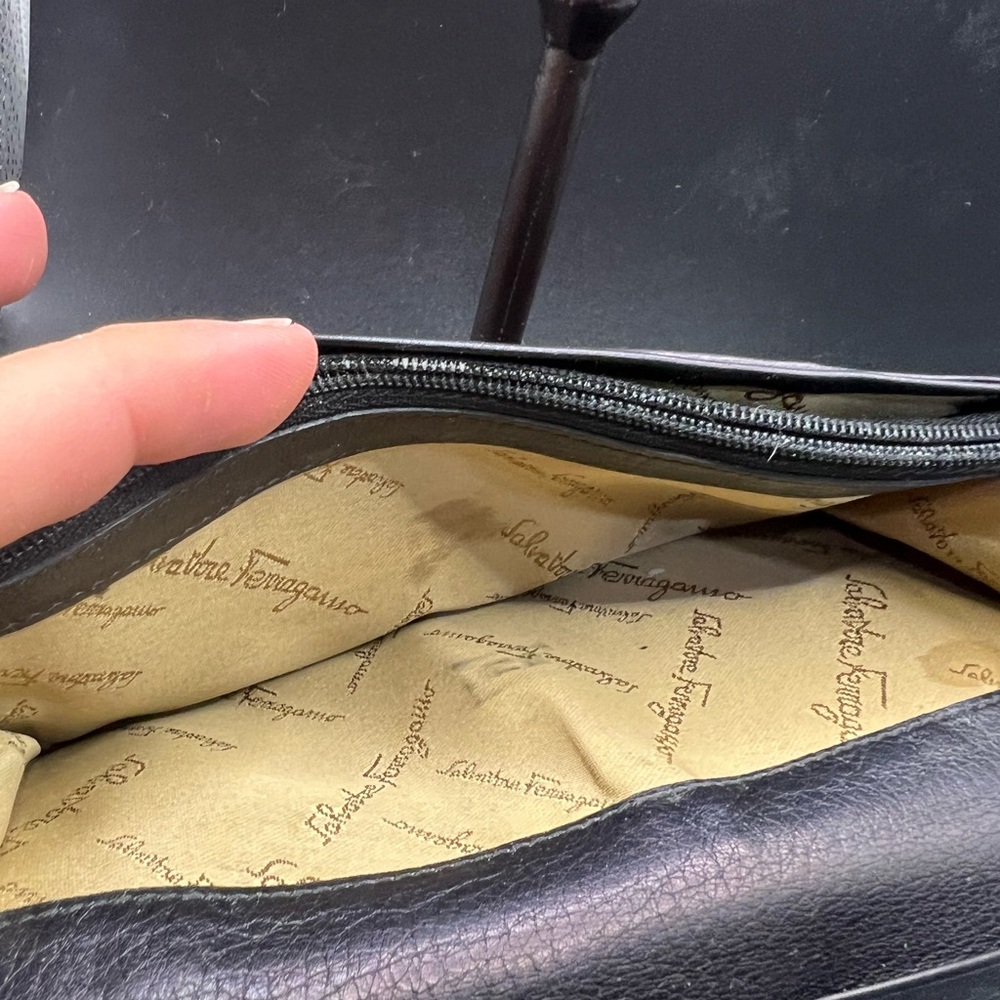 Salvatore Ferragamo Wallet Purse Ganchini Black Woman Authentic
Used - Picture 6 of 12